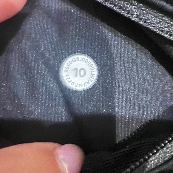 Lululemon Speedup shorts - Picture 3 of 3